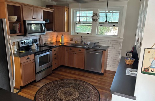 Macungie House | Home away from home. Close to Bear Creek Ski Resort, Philadelphia, & NYC.