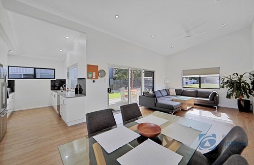 Woodgate House | Home Away from Home Escape & Relax