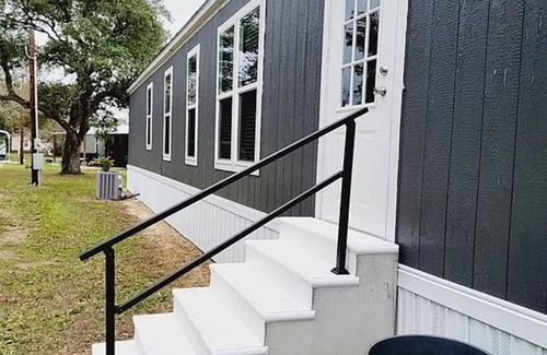 Sheridan House | Home away from home in Sheridan less than a mile away from Splashway Water park
