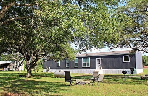 Sheridan House | Home away from home in Sheridan less than a mile away from Splashway Water park