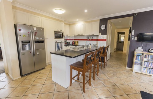 Mansfield House | Home Away From Home! Large executive home with pool.