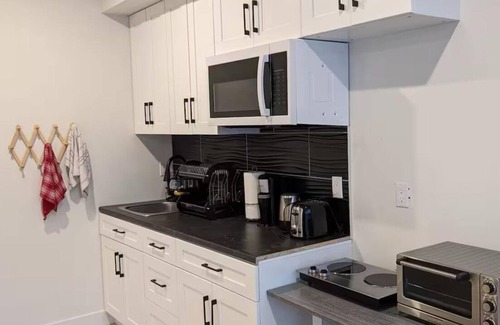 Mission House | Home away from home, next to Mission golf course, racetrack and hiking trails.