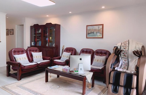 Ashmore House | Home Away From Home-(Room1)