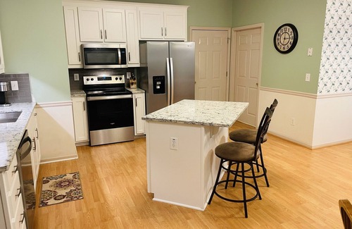 Loganville House | Home Away From Home on a Quiet Cul-de-sac with large backyard