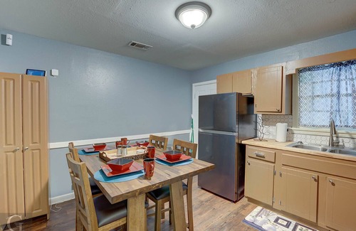 Highland Historic District House | Home away from home in quiet area close to everything.