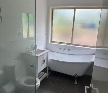Jerrabomberra House | Home away from home - Whole house booking only -4 Bedrooms