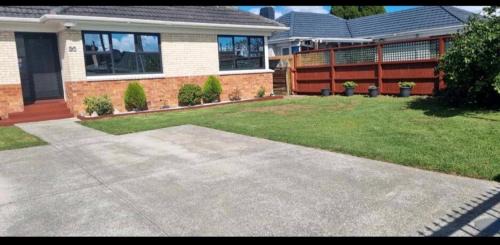 Papatoetoe House | Home Close to Amenities and Airport.