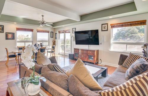 Thousand Oaks House | Home Close to Trails and Shopping in Thousand Oaks!