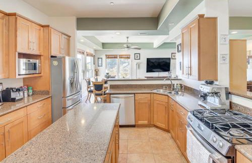 Thousand Oaks House | Home Close to Trails and Shopping in Thousand Oaks!