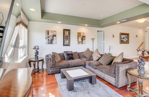 Thousand Oaks House | Home Close to Trails and Shopping in Thousand Oaks!