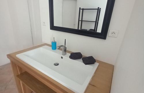 Moriville Apartment | Home Cozy