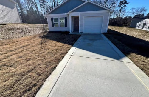 Roxboro Apartment | Home featuring 3 Rooms 1 Bath Sleeps 6 Guest