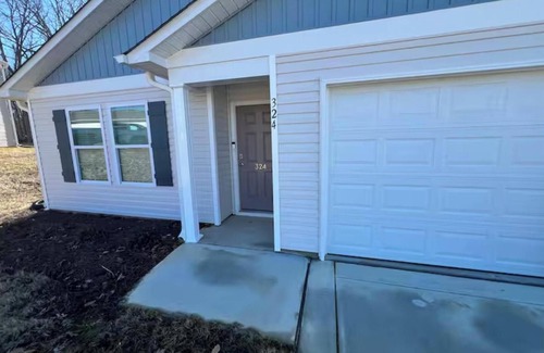 Roxboro Apartment | Home featuring 3 Rooms 1 Bath Sleeps 6 Guest