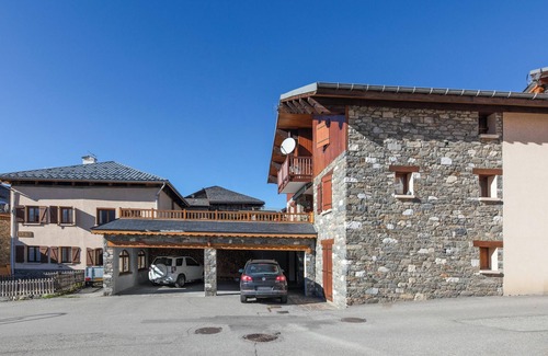 Saint-Marcel Apartment | Homerez - Apartment, Saint-Martin-de-Belleville
