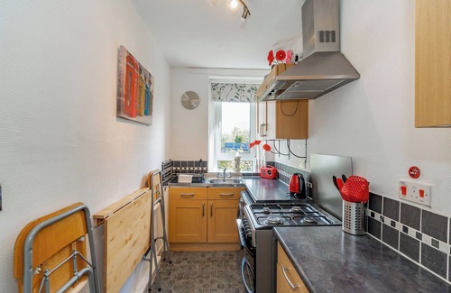 Restalrig Apartment | Home-from-home; 10 mins from city centre; Free on-street parking; Well-equipped