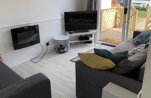 Earnley Ski Chalet | Home from home, for families, couples and pets. Inc heated pool, pub, crazy golf