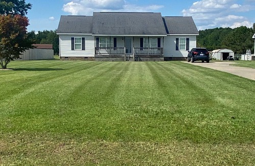 Greenville House | Home From Home Get Away- 3 Bed 2 Bath- 1 Acre of Land