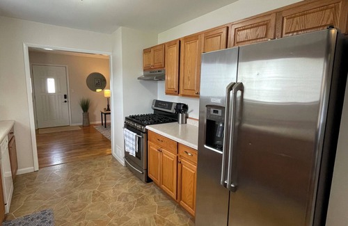 Davison House | Home in Davison 3BR 1BA + King BD + Pool Table