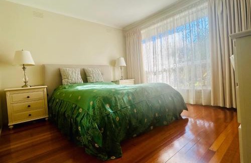 Doncaster House | Home in Doncaster with Gardens, Near Shops & Transport
