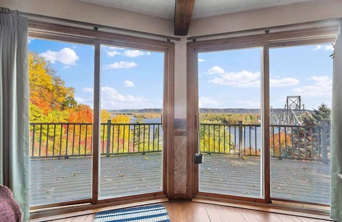 Lansing House | Home in quaint river town with awe-inspiring view of the beautiful Mississippi