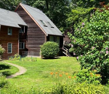 Monson House | Home in the woods - Big, Acreage, Nature Oasis, King Bed, Giant Windows