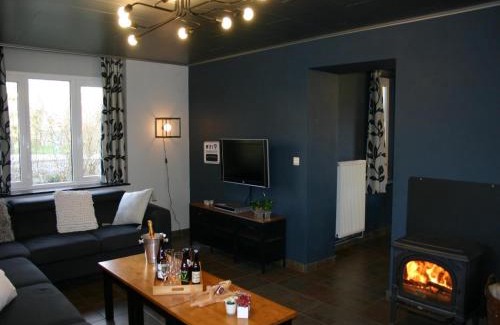 Petit-Thier House | Home in Vielsalm with Sauna, cleaning included