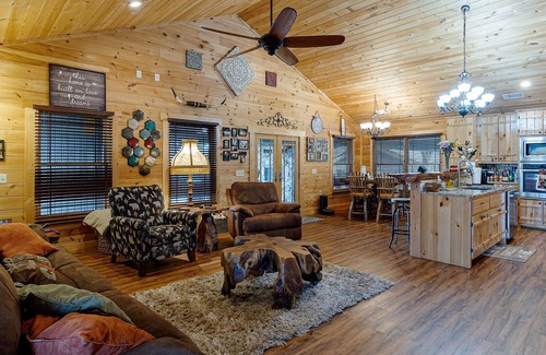 Shiloh House | Home located on top of Pine Mtn with Breathtaking Views.