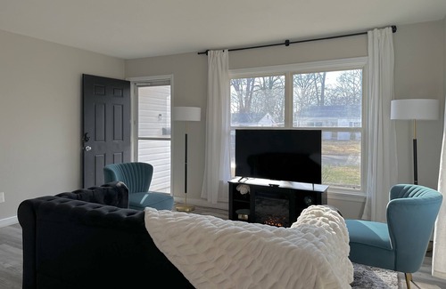 Hazelwood House | Home near Airport and Highway!