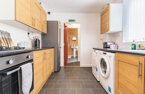 Bootle House | Home Near Anfield and Everton FC with FREE Parking