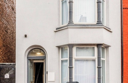 Bootle House | Home Near Anfield and Everton FC with FREE Parking