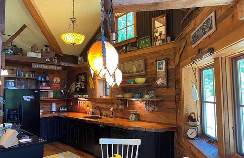 Jackson House | Home on Black Mountain, Amazing Foliage Views, FUN, Private yet Convenient
