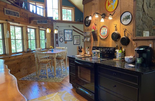 Jackson House | Home on Black Mountain, Amazing Foliage Views, FUN, Private yet Convenient