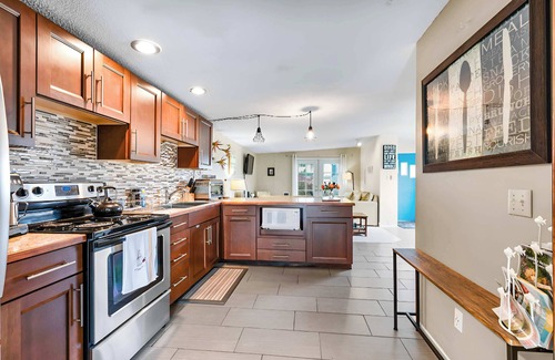 Birch Bay House | Home on creek near Birch Bay State Park