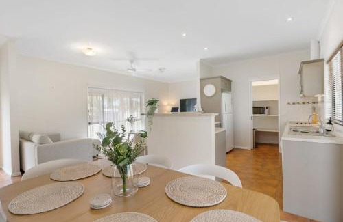 Goolwa Beach House | Home on Haynes- BYO LINEN - 1km from Goolwa Beach-Whale Watch