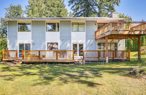 Hobart House | Home on More Than 1 Acre of Woods in Seattle Suburbs!