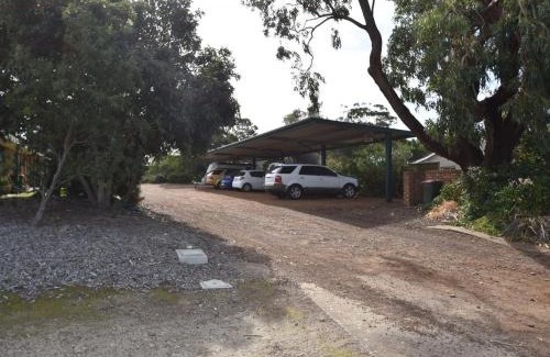 Duncan Cabin | Home on the Bay on Esplanade and Buller St Kingscote-book 2 nights get the 3rd night free