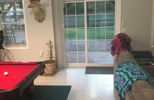 Gadsden House | Home on the Coosa Private with Great Sunsets