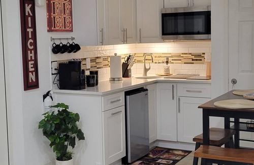 Ruskin Apartment | Home Paradise, Cozy guest suite in Ruskin POOLS HIGH SPEED WIFI BEACH MINUTES!