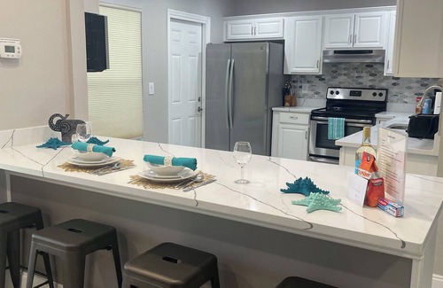 Seminole House | HOME SWEET HOME!☀️ HUGE HOT TUB. HEATED POOL! 7 miles to beach 4BD 2BA updated!