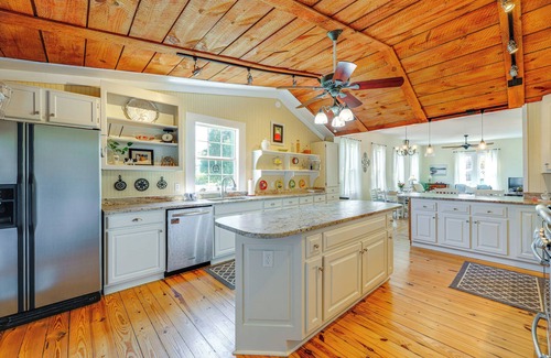 Willis Wharf House | Home w/Fire Pit < 1 Mi to Willis Wharf Boat Ramp!