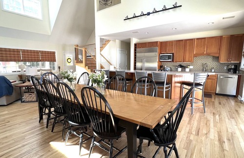 Union Pier House | Home w/heated pool, hot tub, pickleball court, 1/2 court basketball and fire pit