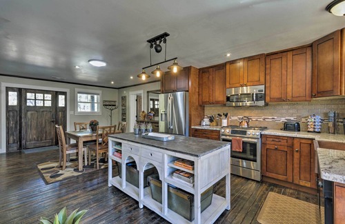 Mountainaire House | Home w/Jacuzzi: 10 Mi to NAU & Flagstaff!