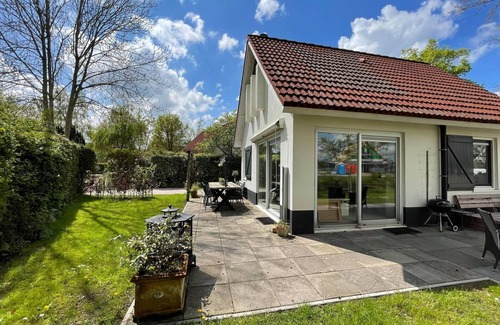 Sint Nicolaasga House | Home with a garden near Langweerder Wielen