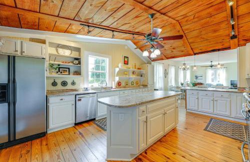Willis Wharf House | Home with Fire Pit Less Than 1 Mi to Willis Wharf Boat Ramp!