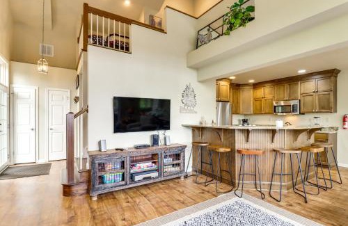 Lake Harmony House | Home with Hot Tub and Deck Less Than 1 Mi to Big Boulder Mtn!