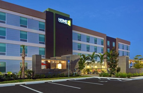 Fort Myers Hotel | Home2 Suites by Hilton Fort Myers Colonial Blvd