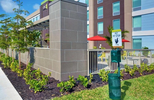 Fort Myers Hotel | Home2 Suites by Hilton Fort Myers Colonial Blvd