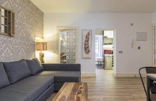 Guindalera Apartment | HOMEABOUT DIEGO DE LEON APARTMENT I