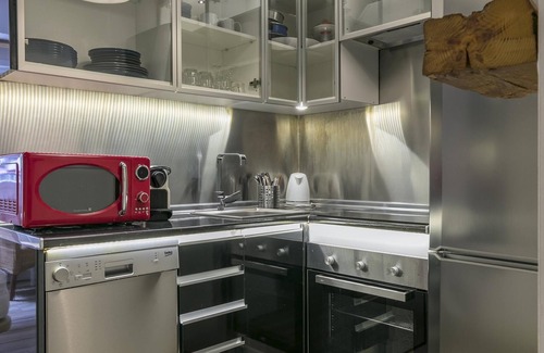 Guindalera Apartment | HOMEABOUT DIEGO DE LEON APARTMENT I