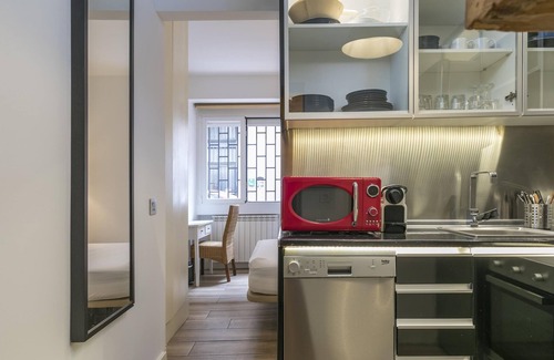 Guindalera Apartment | HOMEABOUT DIEGO DE LEON APARTMENT I